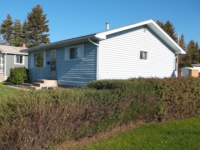 9502 105 Ave